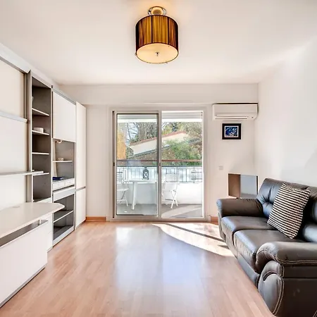 Sunny With A Romantic Balcony By Easybnb Cannes